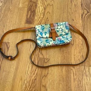 Patricia Nash- Floral Leather Prairie Rose Avellino Crossbody Bag. Size OS
